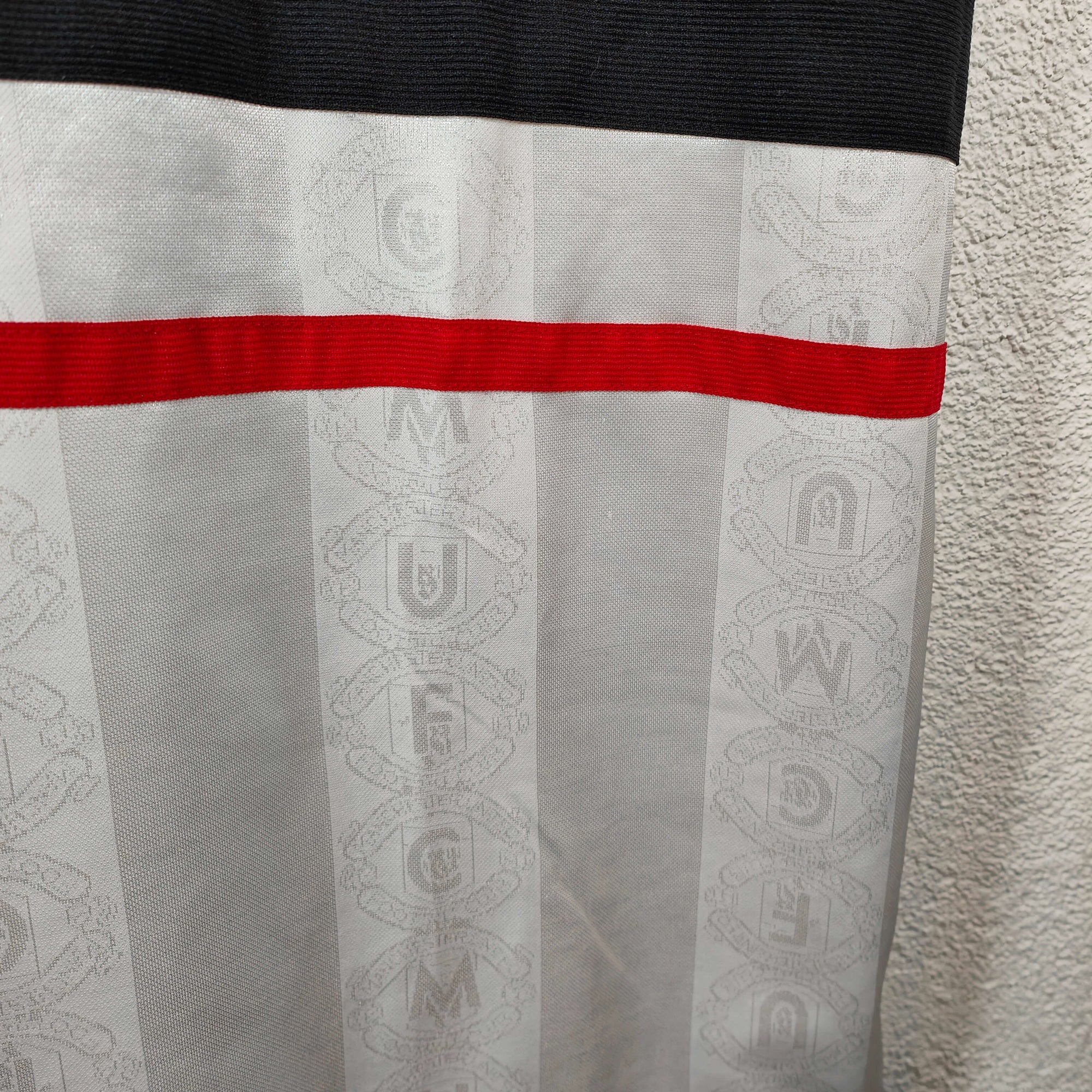 1997-99 Manchester United Away Shirt Beckham 