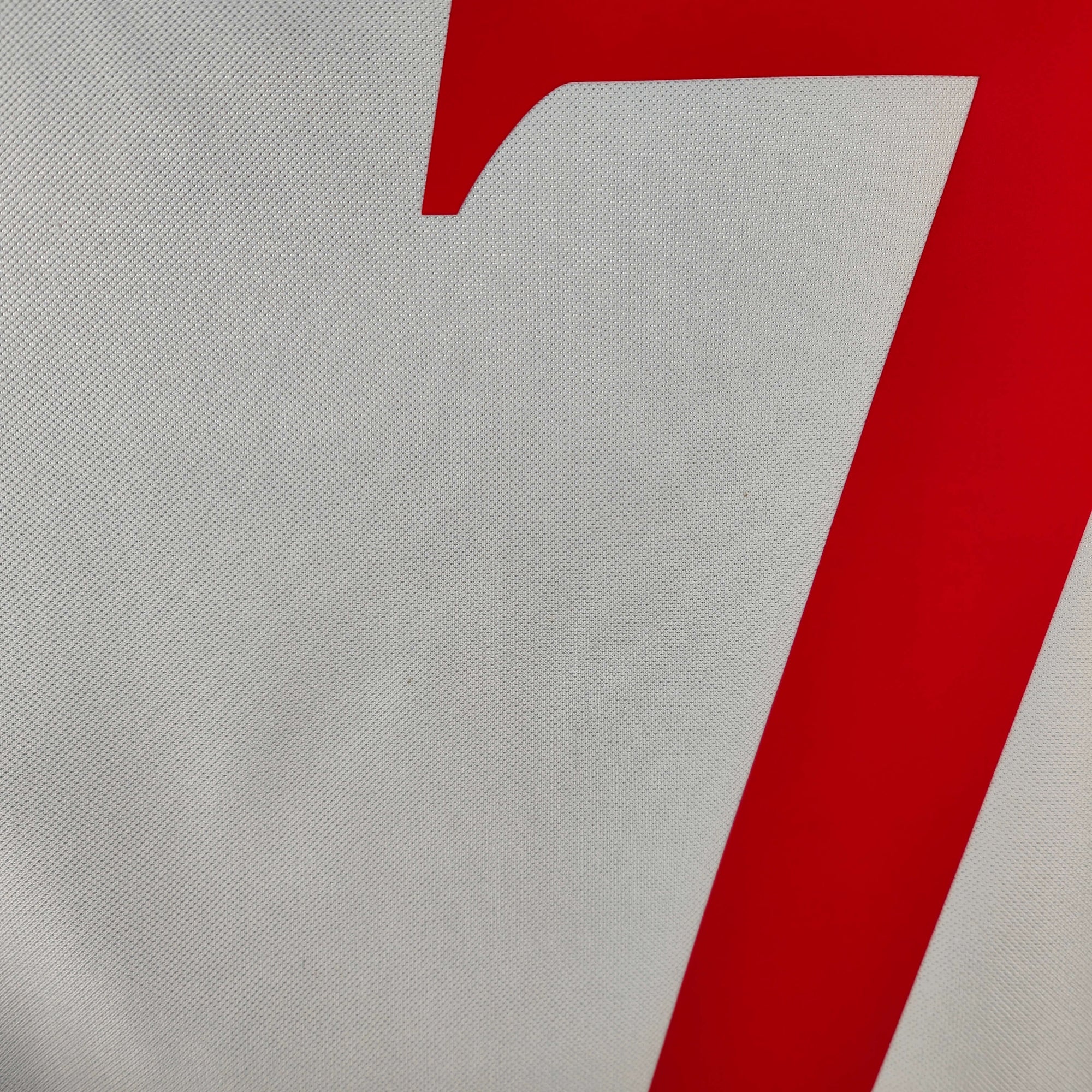 1999-01 England Home Shirt Beckham 