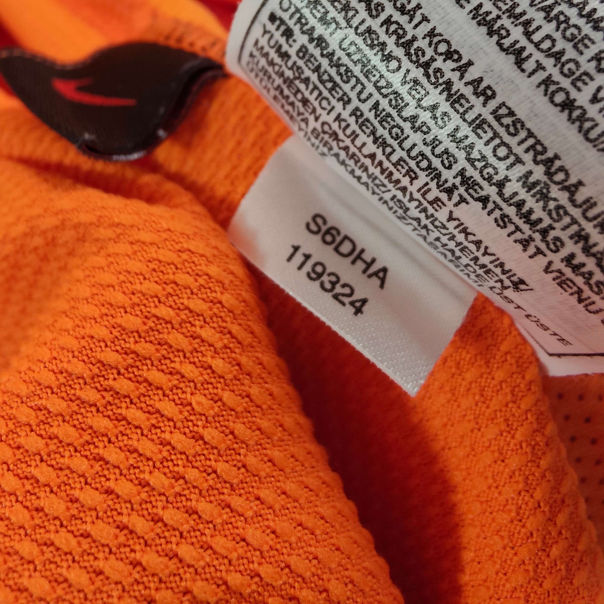 2006-08 Netherlands Home Shirt Robben 