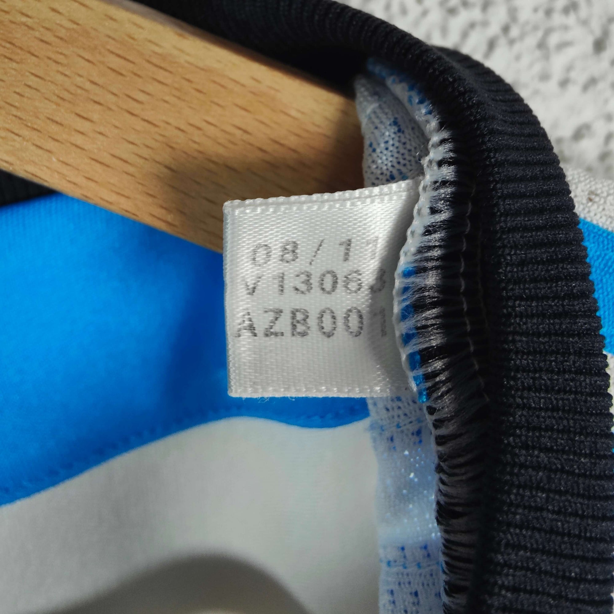 2011-12 Liverpool Third Shirt Suarez 