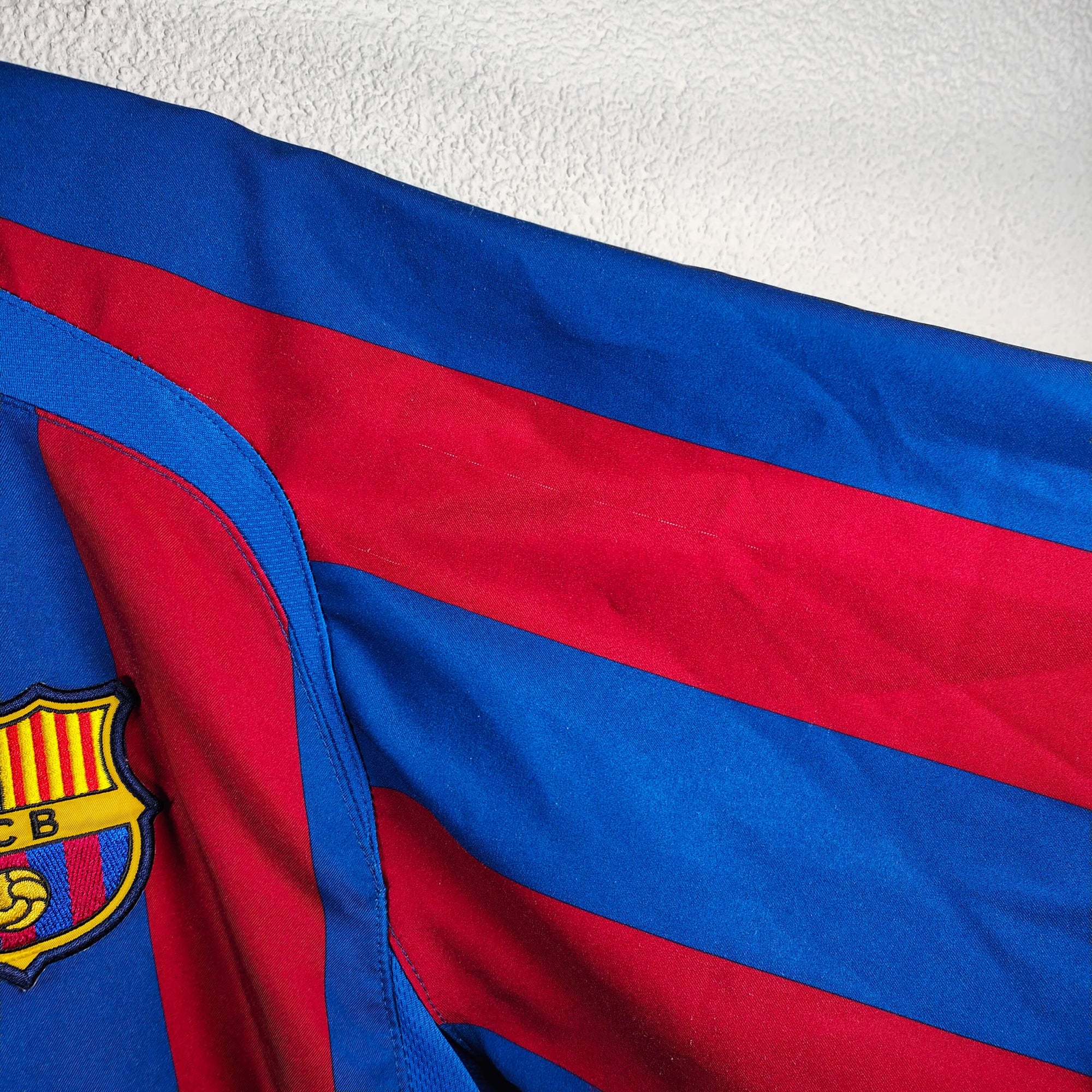 2005-06 FC Barcelona Home Shirt Ronaldinho 