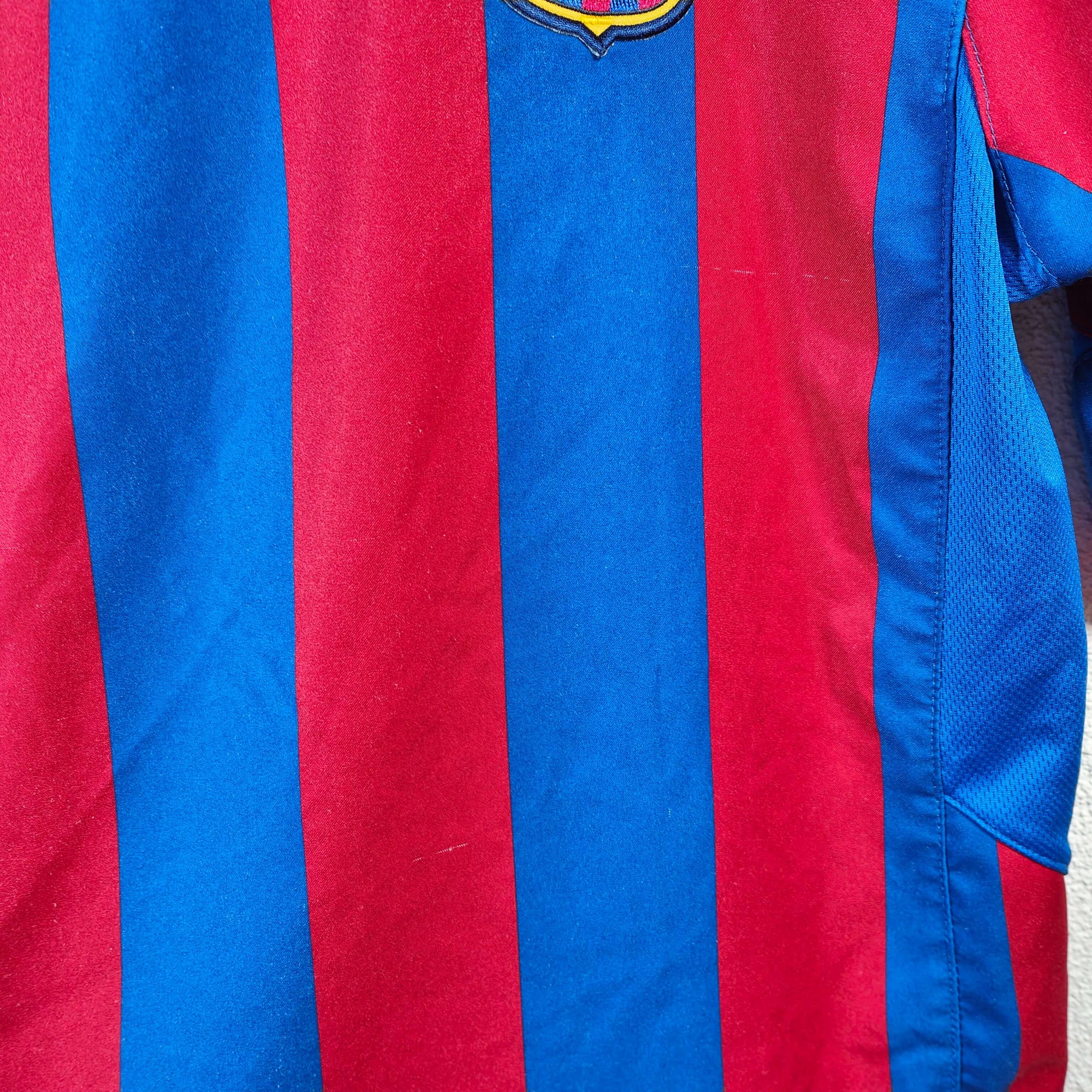 2005-06 FC Barcelona Home Shirt Ronaldinho 