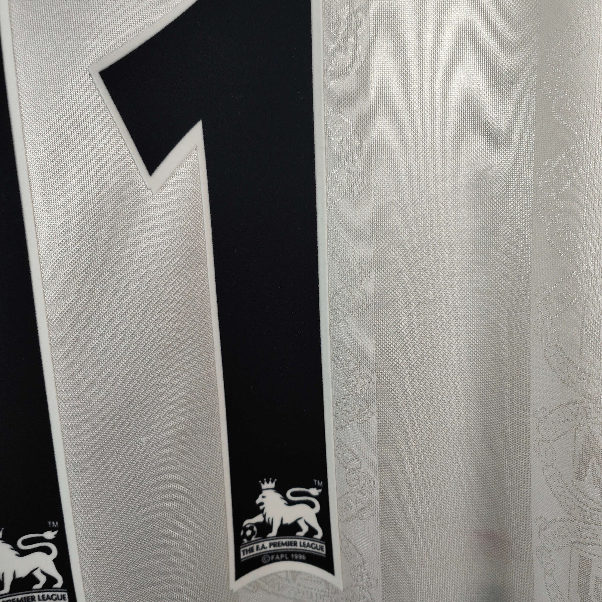 1997-99 Manchester United Away Shirt Giggs 