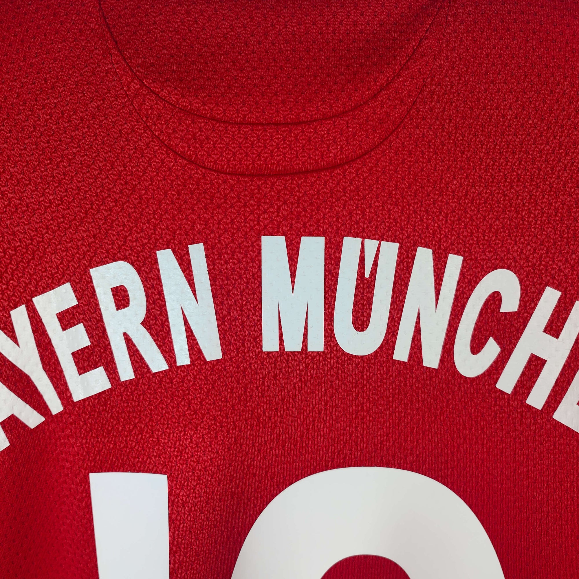 2009-10 Bayern Munich Home Shirt Robben 