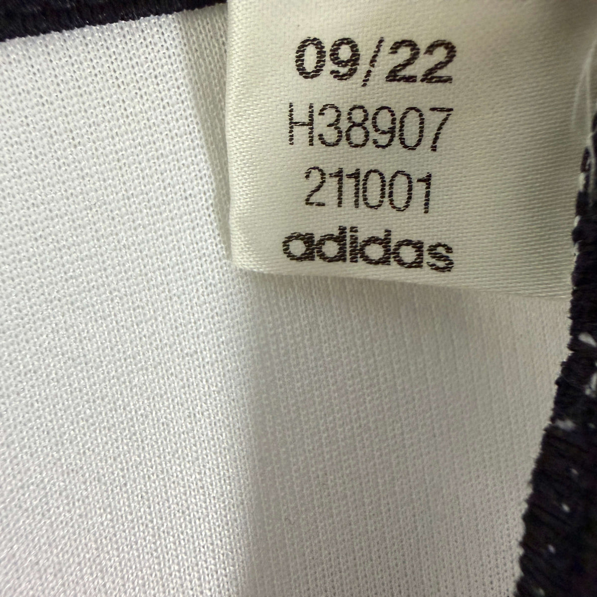 2022-23 Juventus Home Shirt Chiesa 