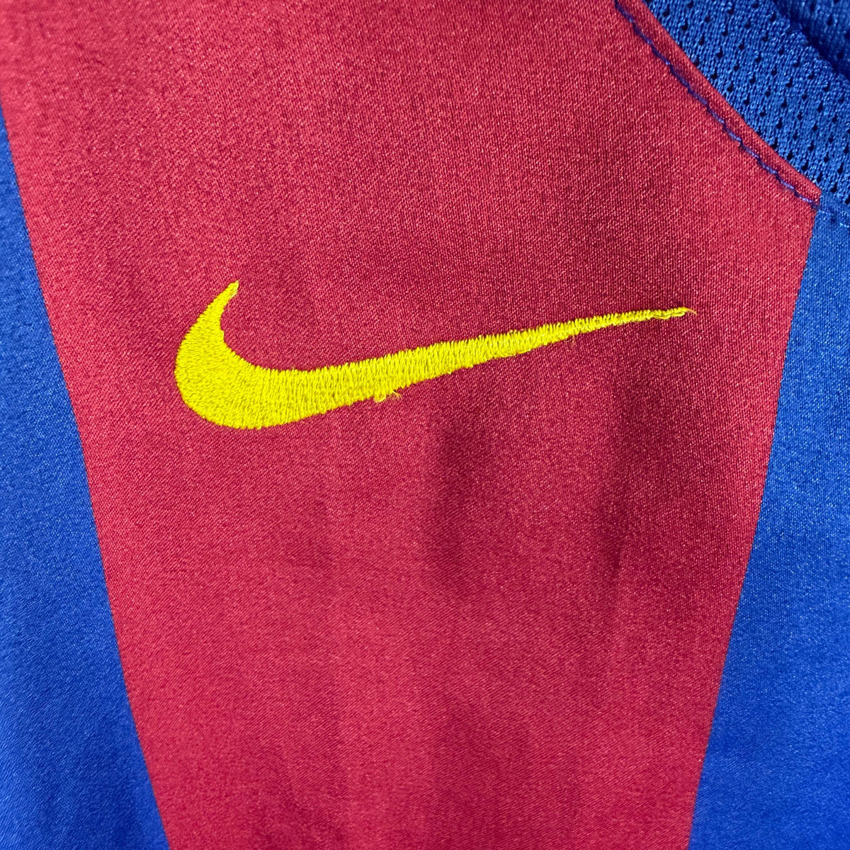 2004-05 FC Barcelona Home Shirt Ronaldinho 