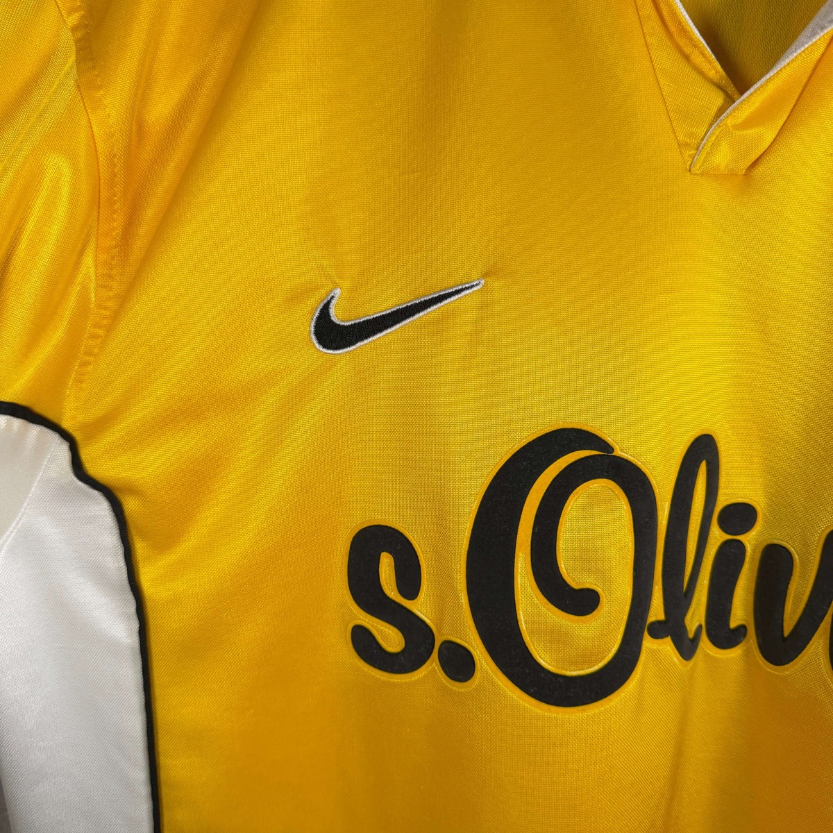 1998-99 Dortmund Home Shirt Chapuisat 