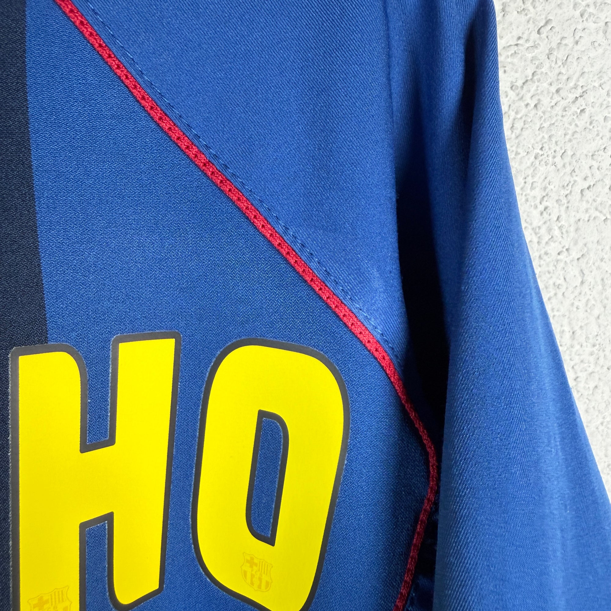 2004-05 FC Barcelona Away Shirt Ronaldinho 